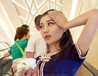 爱丝的套图，柔软少女在呢喃。是我眼花？还是她眼里闪着光？