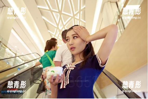 爱丝的套图，柔软少女在呢喃。是我眼花？还是她眼里闪着光？