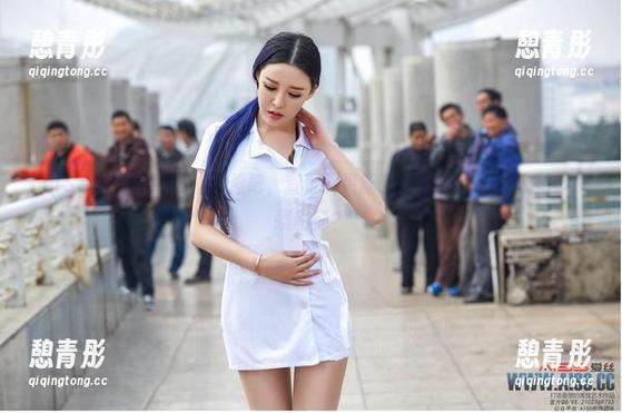 AISS爱丝(黄金版) - 看吧，萱萱又更新了，她是该健身还是该找摄影师？