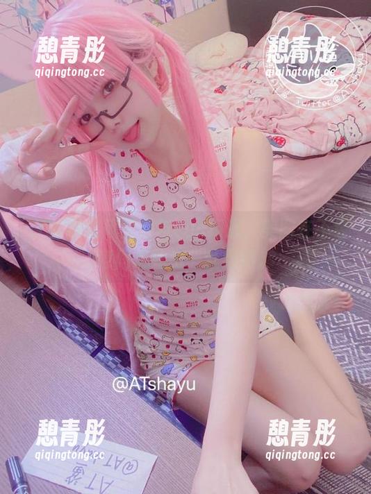 AT鲨 AT鲨携金风玉露与cos相遇,美图在不经意间流露出一丝缥缈。