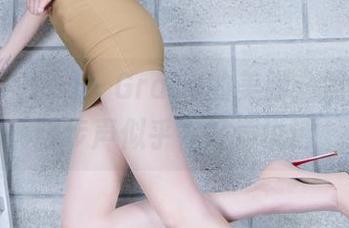 Beautyleg - Grace的美脚：照片里的脚步声似乎在轻声说话