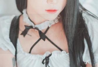 Bomi(普美)居然在黑黄配的COS里放了个红色插曲，BLUECAKE的不一般，资源等你来收藏！