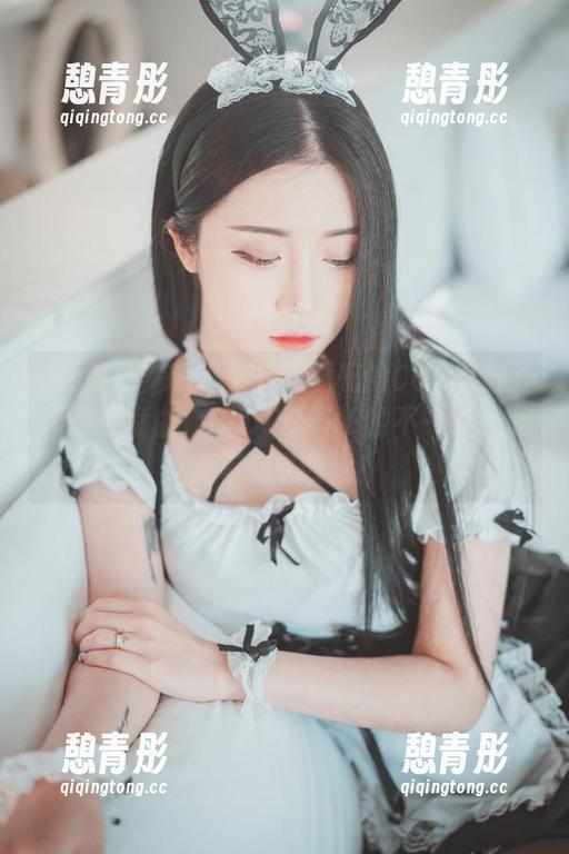 Bomi(普美)居然在黑黄配的COS里放了个红色插曲，BLUECAKE的不一般，资源等你来收藏！