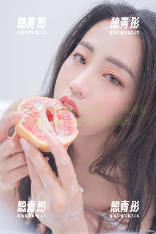 当雪花与光影相遇：Dami(퀸다미)的圣诞雪夜锦礼精选，或许是个永恒的谜。