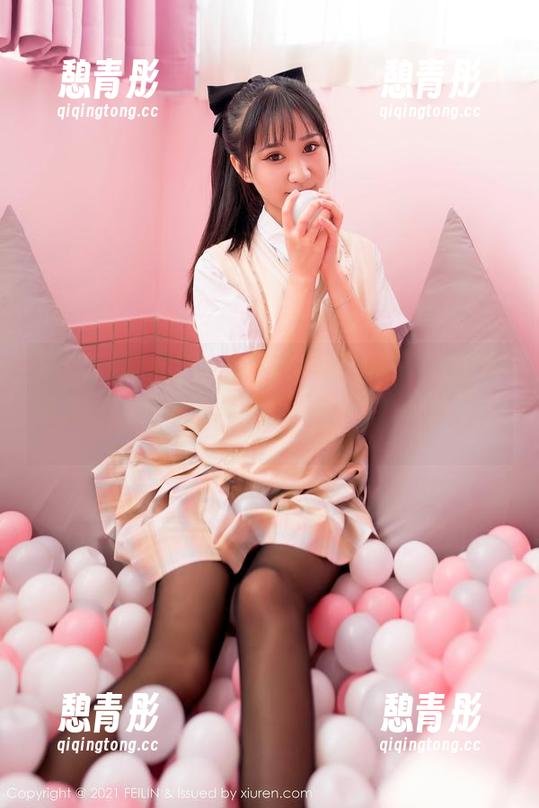 Feilin嗲囡囡-芷儿Momoko Feilin嗲囡囡 - 在芷儿Momoko的泳衣作品中,我的眼睛也想学游泳,四处溜达。
