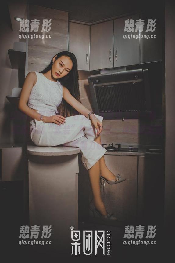 GIRLT果团网 - 若无其事地穿上这一身，陈雅漫的“套装”作品分享，具备极高的点赞潜力哦！