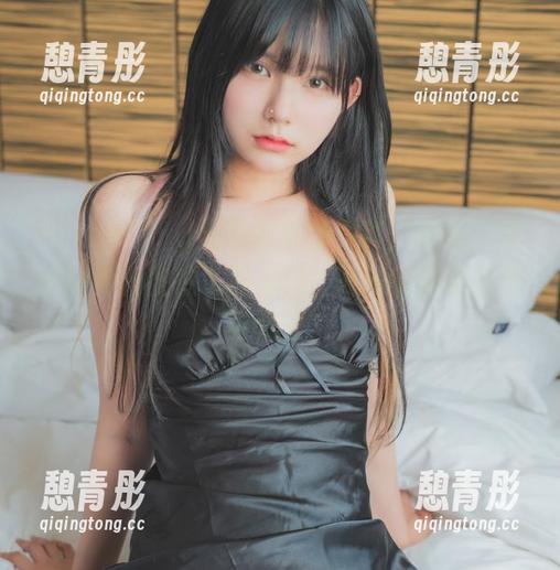 Hizzy(히지)与她的瑜伽写真：你看，她的精神面貌在飞向极限，而我则在默默思考晚餐！