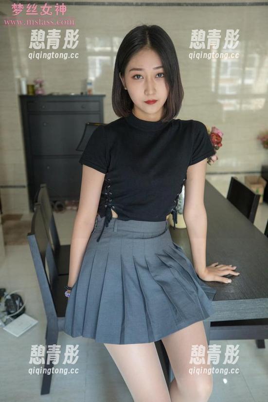 MSLASS梦丝女神 - 不得不说，琪琪这组美图，粉衣配肉丝袜就像色拉里的调味品，太棒了。