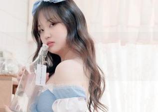 Sia(시아)的高跟鞋写真集，完美展示了“不经意间的优雅”。
