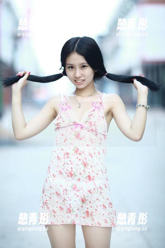 TGOD推女神-叶佳颐 TGOD推女神 - 直击原图,叶佳颐在牛仔裤的简单中,意外藏了好多小火花,脑海里冒出一片联想。