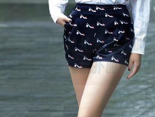 TuiGirl - 王馨瑶的长腿那才叫一个美图大片，文艺气息扑面而来！
