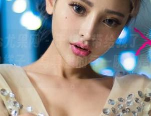 UGirls尤果网 - 于梓馨带给我了“修女”其他的样子，写真里的每一瞬都是画面感。
