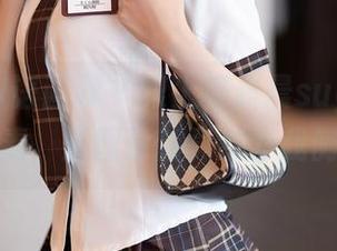 XIAOYU语画界 - 跟上杨晨晨sugar的美脚节奏，原图更新竟然令我侧目！