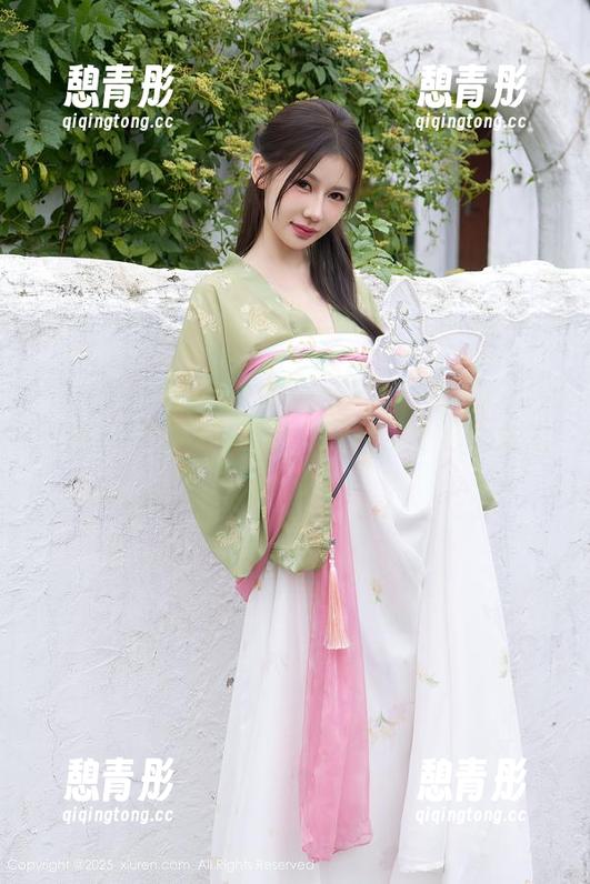 Xiuren秀人网-伊小七MoMo Xiuren秀人网 - 伊小七MoMo的红裙真好看,赶紧去网盘下载吧,穿上它你就是派对小尖叫!