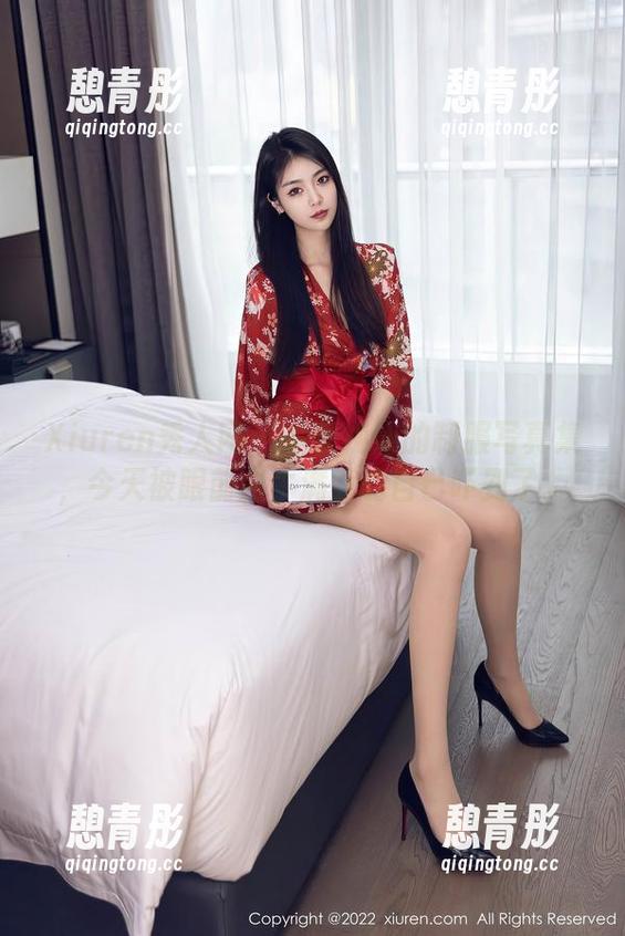 Xiuren秀人网-小兔纯纯 Xiuren秀人网 - 小兔纯纯的制服写真集,今天被眼前内牛满面的自己吓到了。