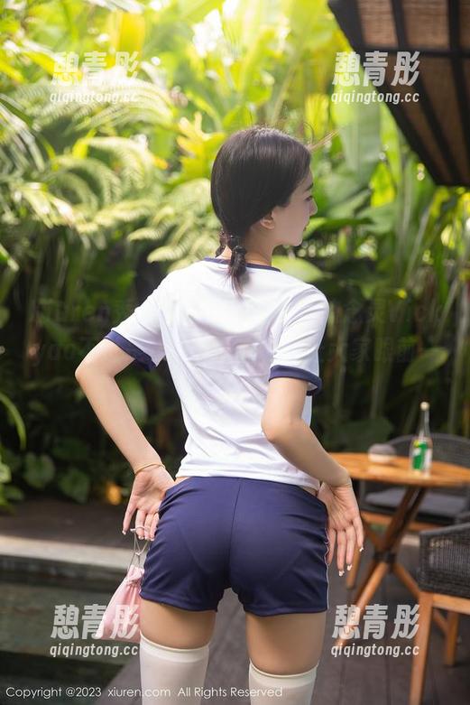 Xiuren秀人网 - 原图直击，陈念灵Vickyao不过是穿了件毛衣，却让大家眼前一亮！