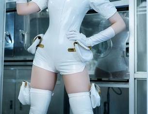 ZinieQ今天放了新图包！一定要趁机膜拜天雨亚子的“碧蓝”魔力，不然会被洗劫一空！