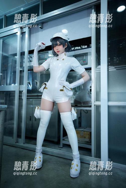 ZinieQ今天放了新图包！一定要趁机膜拜天雨亚子的“碧蓝”魔力，不然会被洗劫一空！