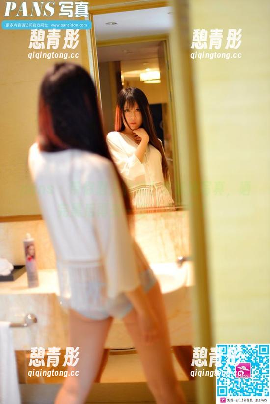 pans - 带你潜入微妮全套泳池写真，晒完黑后再来一波“洗白”！