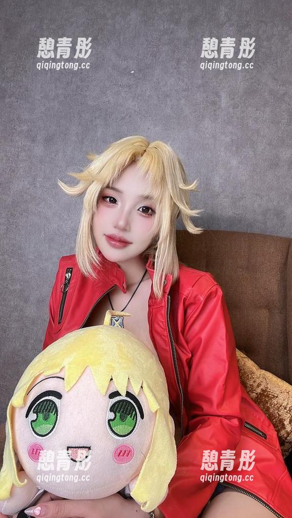 puypuy 在NeroFormalDress里,puypuy看起来好像在开派对,高清图片供你欣赏!