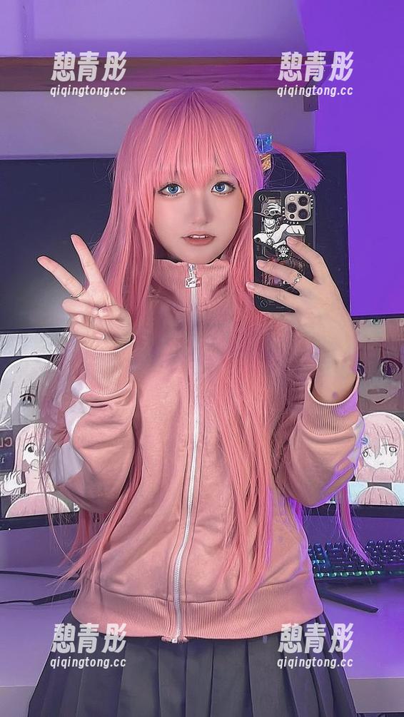 roroki骷髅姬拍的少女感照片，都快把我的骨头给散架了