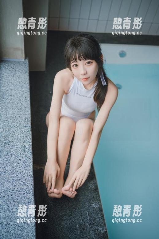 在网盘里翻usejan蓝蓝礼服合集，满满的职场向往与糟心——我本来想让老板看到的
