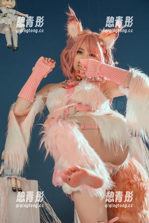 七月喵子的视觉旅行：眼镜娘1号的写真在召唤！