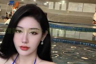微密圈 - 不爱笑的赛琳聚焦：私有浪漫在写真集中的另类公开