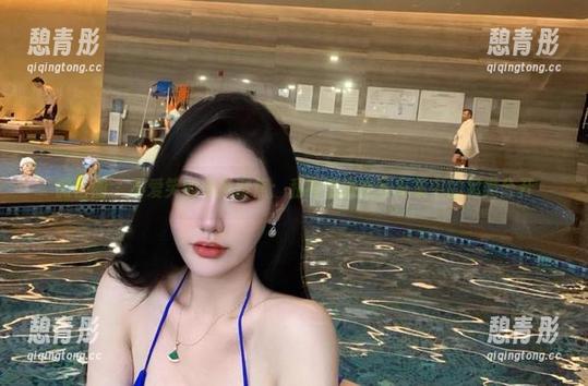 微密圈 - 不爱笑的赛琳聚焦：私有浪漫在写真集中的另类公开