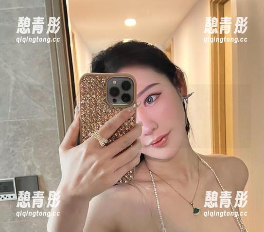 微密圈 - 不爱笑的赛琳蓝色连体比基尼新图包上线，我不是在自己鼓励自己，是在无意间心怦怦跳！