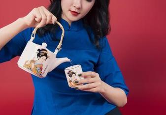 丽柜 - vicky展示连衣裙美图，要不要给我一条同款？