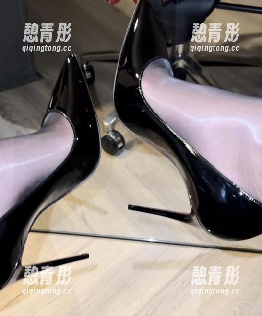 保守的二舅妈 微密圈 - 这“香香jiojio”全套里,保守的二舅妈果然没让我失望,偷偷收藏一波。