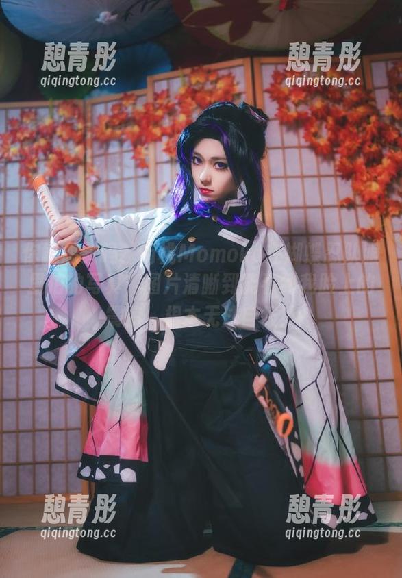 你能想象吗？南桃Momoko在蝴蝶忍队服里拍的写真，图片清晰到能看到我脸上的震惊，根本无法自拔！