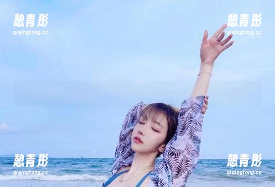 啾小妍的泳装原图分享就像夏天的沙滩一样，眼前一亮！