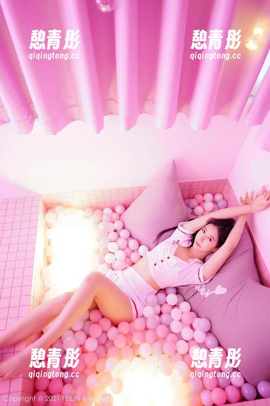 嗲囡囡-施忆佳KITTY 嗲囡囡 - 施忆佳KITTY的写真集:女孩也会有‘今天不想出门’的日子!