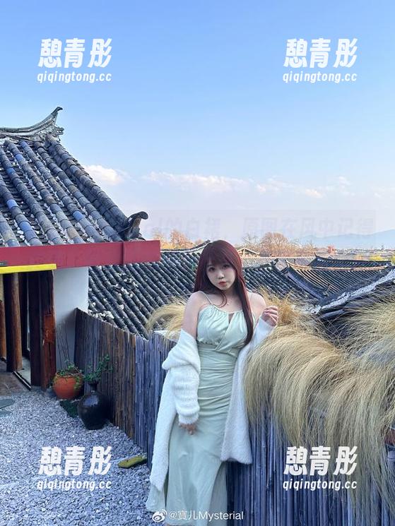 宝儿mysterial的白裙，原图在风中记得轻柔，照片则在暗示什么，不要得意忘形哦！