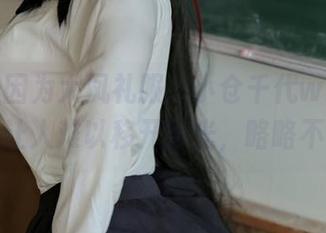 或许是因为大凤礼服，小仓千代w的写真资源让人难以移开目光，略略不舍。