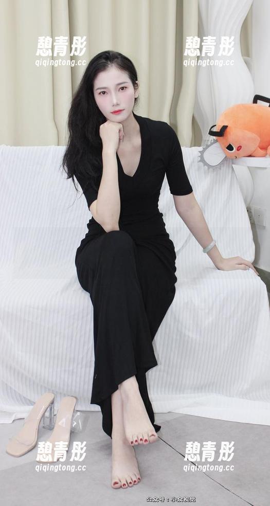 小众视觉-艾迪 小众视觉 - 在网盘翻找:艾迪的制服写真不止于此,好玩追踪一下