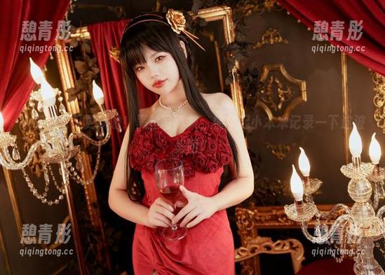 小瑶幺幺又更新啦！黑丝写真集，快拿起小本本记录一下这波美丽！