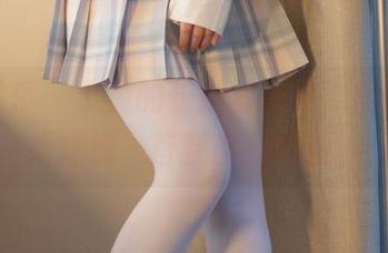 少女秩序 - 小鱼的长腿写真集，搞得我想给她编一首腿部交响曲。