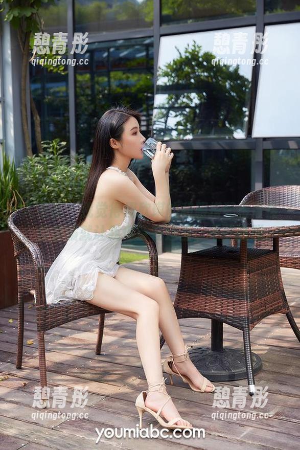 尤蜜荟-周欣琪 尤蜜荟 - 我觉得周欣琪的和服搭配很奇怪,但偏偏就让我停留在这里,不可逃脱。