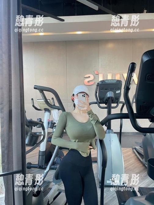微密圈 - 从左公子666的视角看女孩，套图和分享的结合总让我联想偏差方向？
