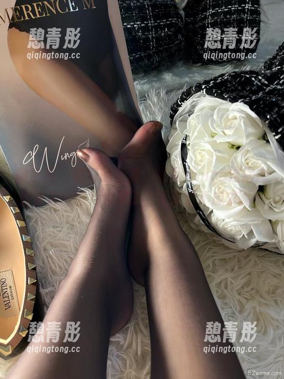 张思允nice 微密圈 - 说好的短裙,张思允nice这摆态都快冲出图片边界了,资源供不应求啊!