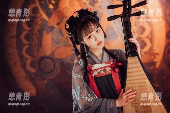 美图分享会上，晕崽Zz就像玉藻前，晕晕乎乎的同学们，请注意！