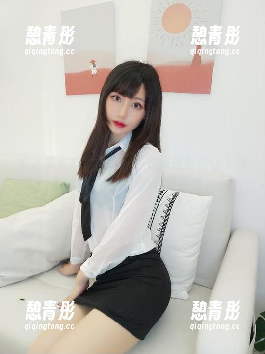 木之本果真会挑，这连衣裙搭配的让人恨不得移不开眼，图集待欣赏。