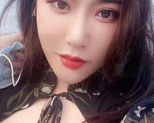 微密圈 - 白衬衫合集，林子琳喵在这里显得如此自然，让我不自觉想揉个小脸！