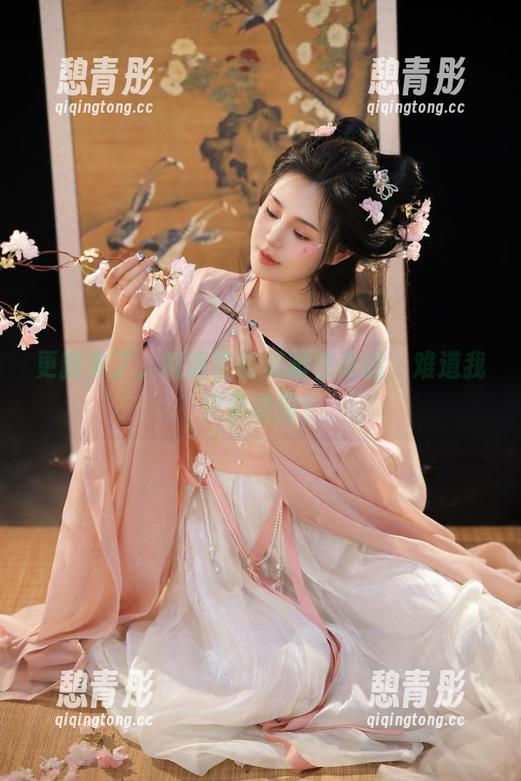 更新来了，桃暖酱的美脚在说话，难道我只是窥探？