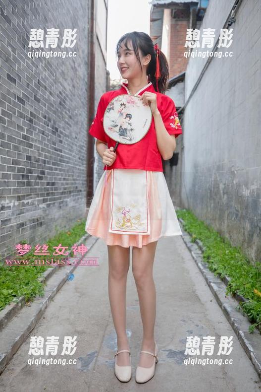 梦丝女神 - 王娇娇的厨房游戏：图库精选看她如何调戏食材