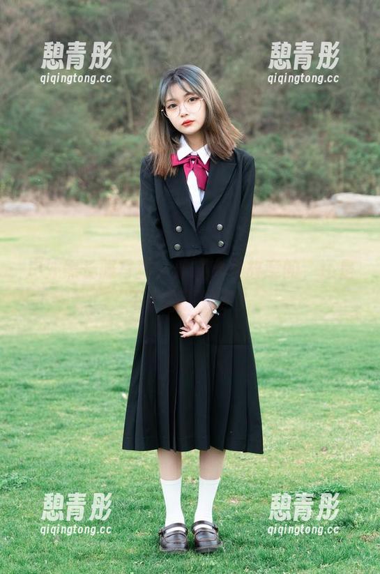 梨瑾瑾 户外黑长服写真,梨瑾瑾是故意的,还是不小心就迷了?