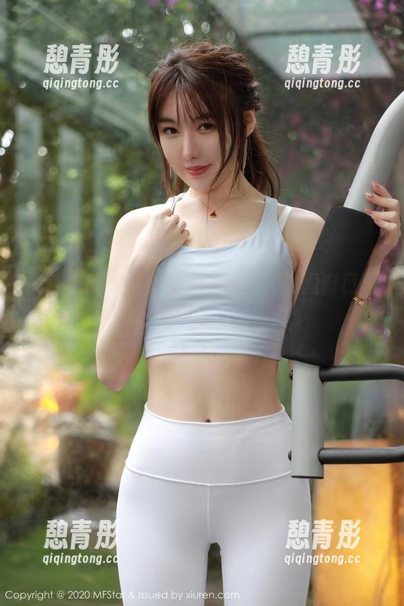 模范学院 - 夏玲蔓黑色私拍，原图窗口里溢出的狂野之美